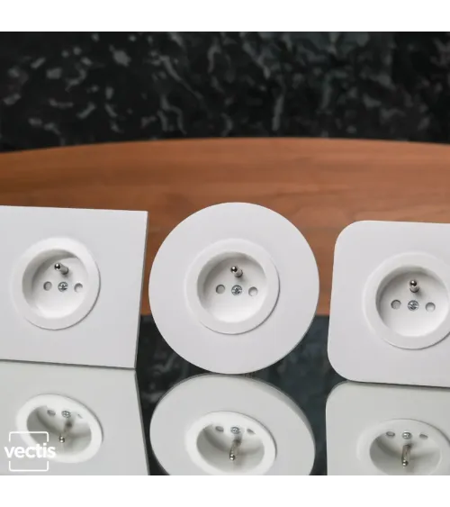 Prise murale carré blanche avec cache interchangeable – Design et pratique