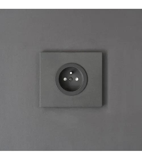 Prise murale carré noire avec cache interchangeable – Design et pratique